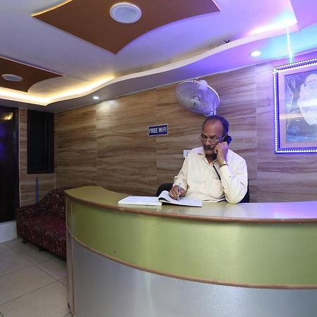 Oyo Hotel New Metro Near Phoenix United Lucknow Luaran gambar